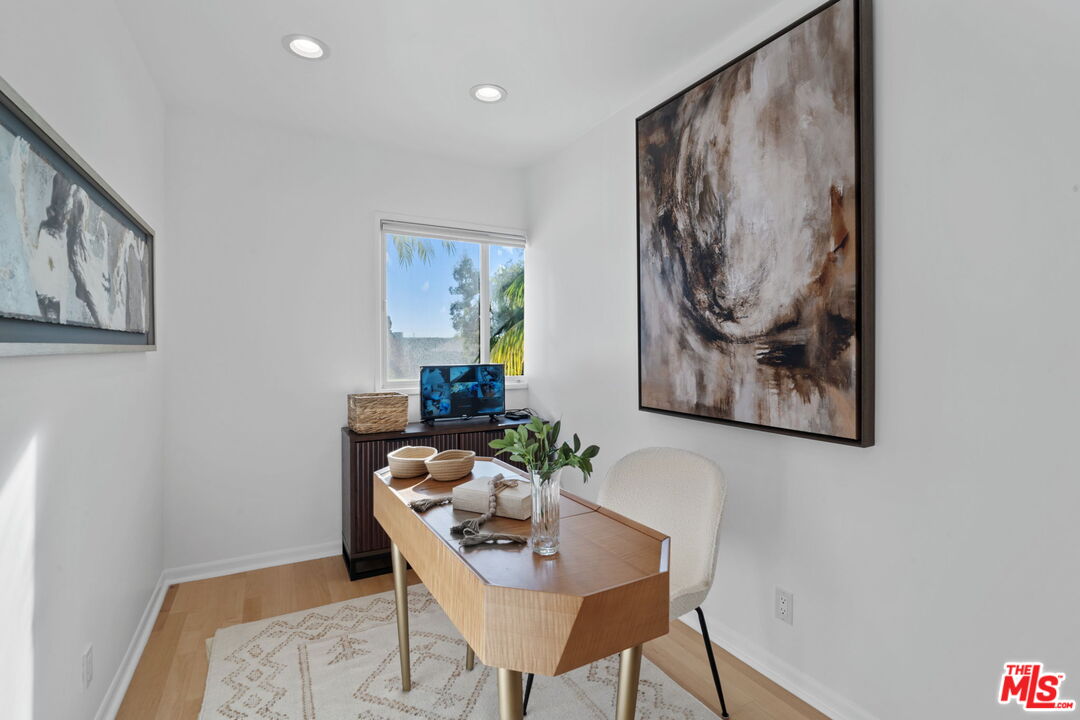 1601 S Beverly Dr
