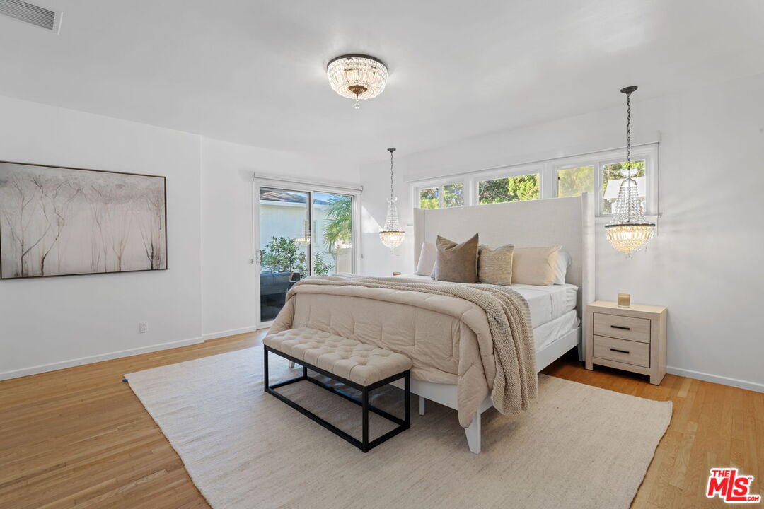 1601 S Beverly Dr