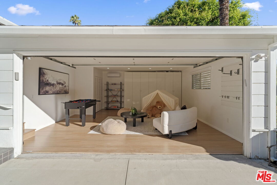 1601 S Beverly Dr