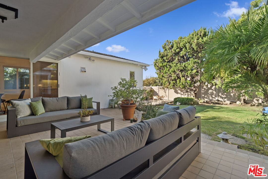 1601 S Beverly Dr