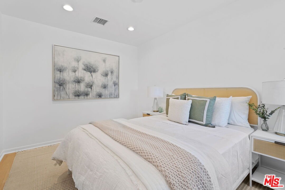 1601 S Beverly Dr