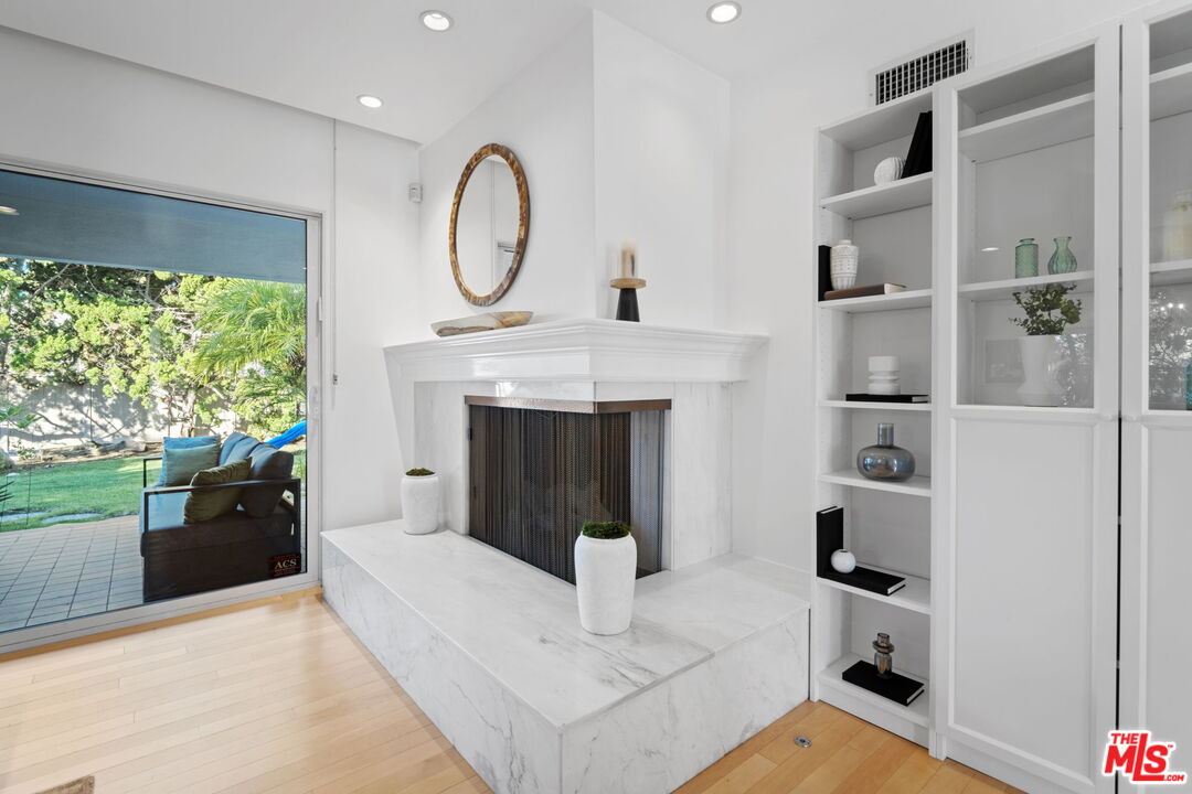 1601 S Beverly Dr