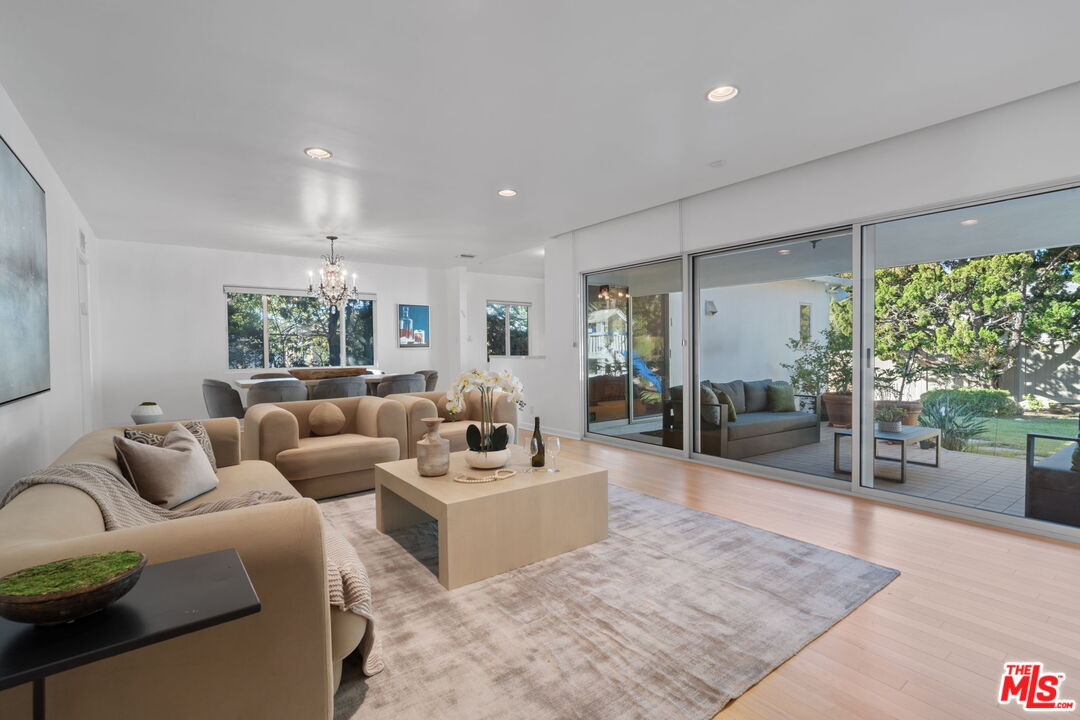1601 S Beverly Dr