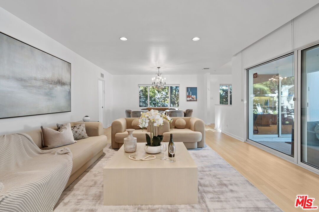 1601 S Beverly Dr