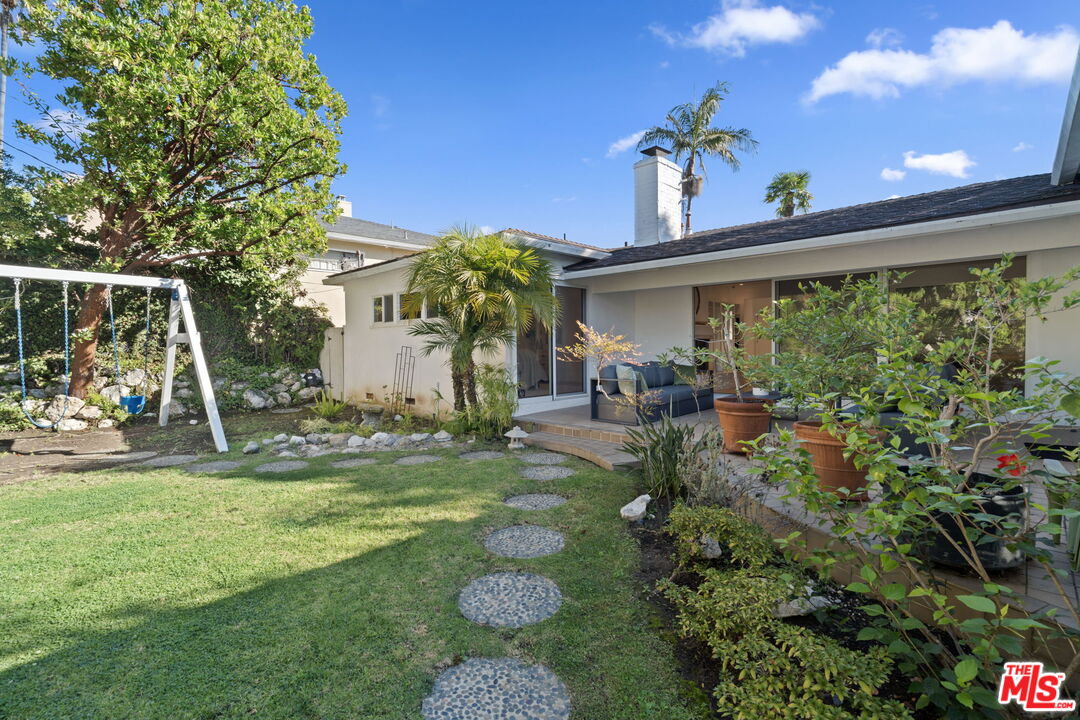 1601 S Beverly Dr