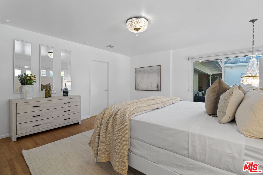 1601 S Beverly Dr