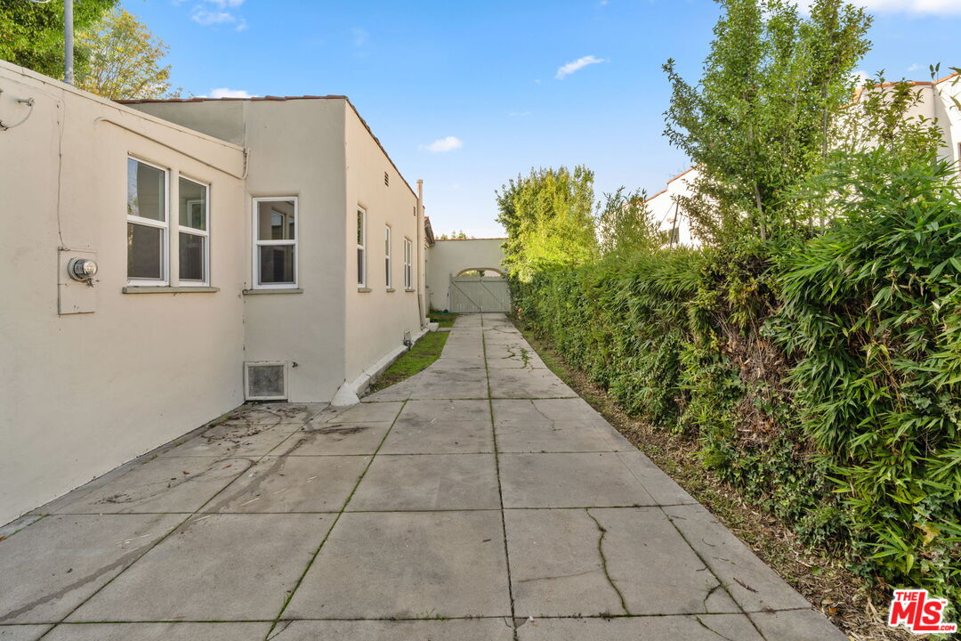 1518 S Durango Ave