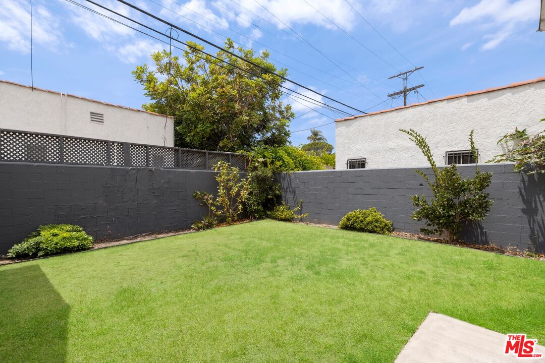 8920 Cadillac Ave