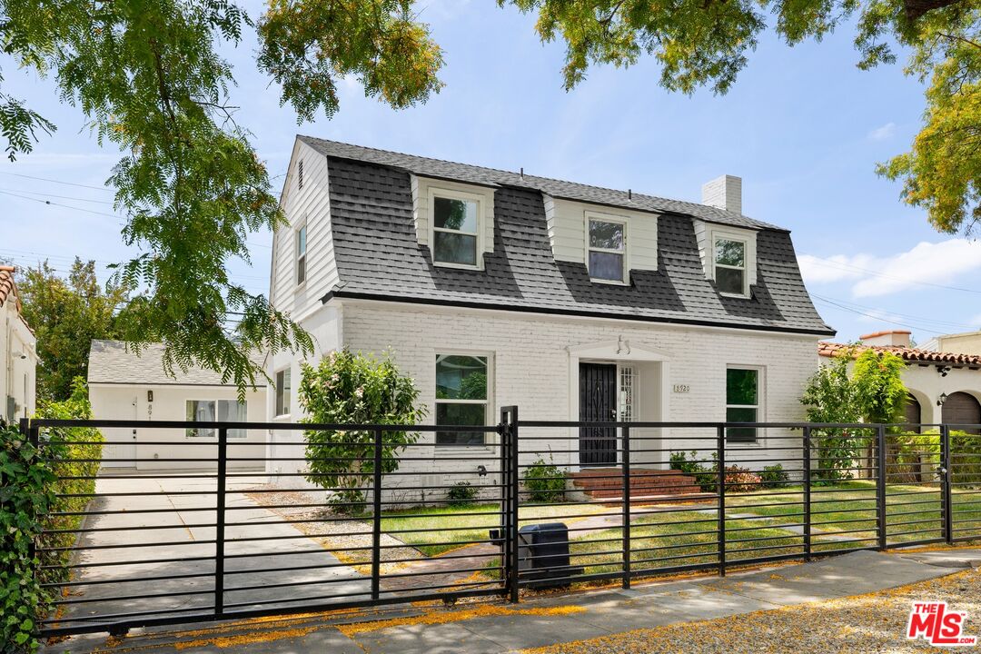 8920 Cadillac Ave