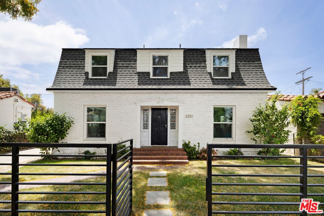 8920 Cadillac Ave