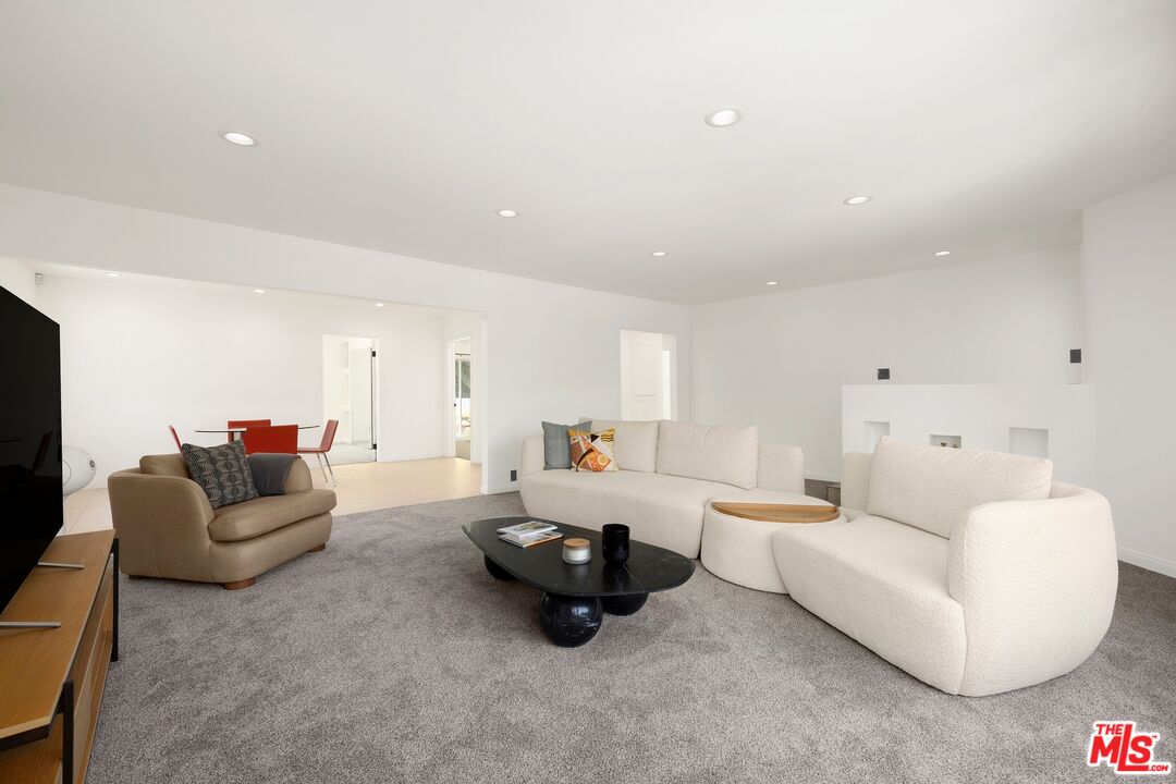 9536 Cresta Dr