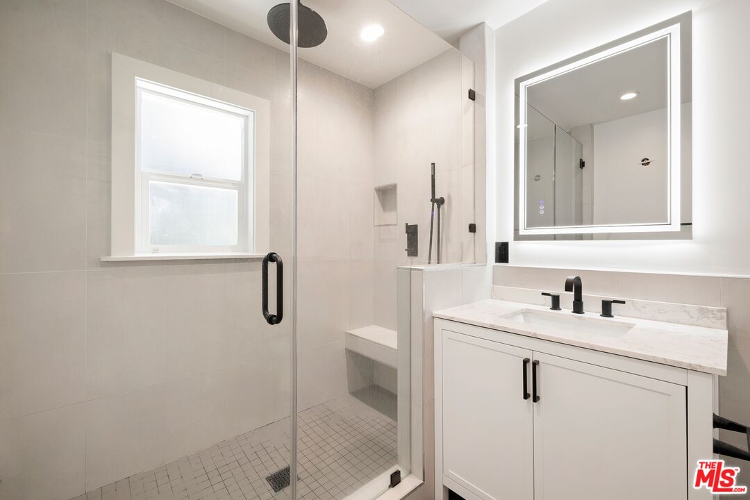 9536 Cresta Dr