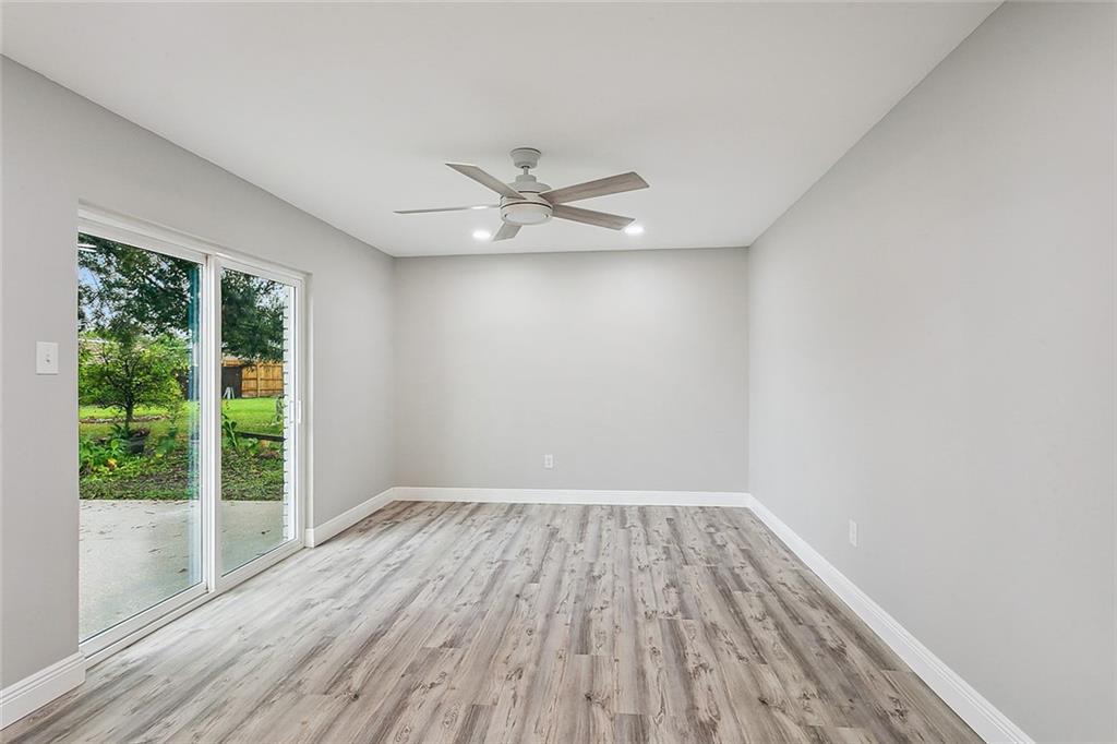 382 OAK TREE Drive