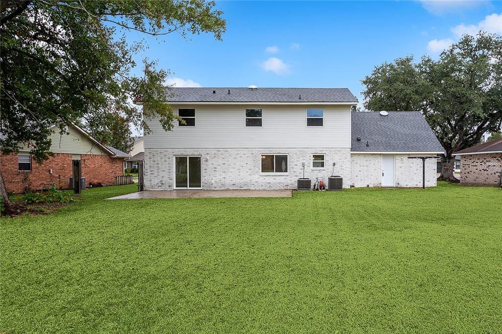 382 OAK TREE Drive