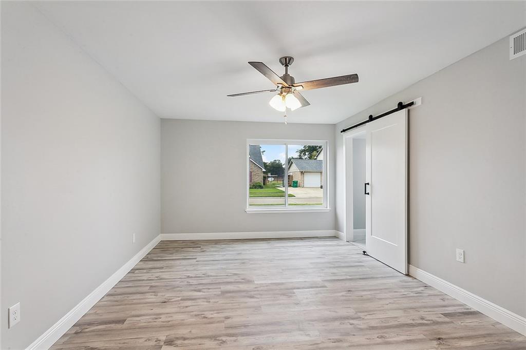 382 OAK TREE Drive