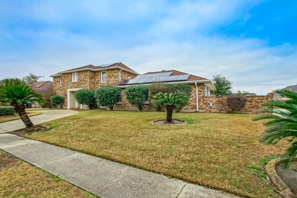 11111 LAKE FOREST Boulevard