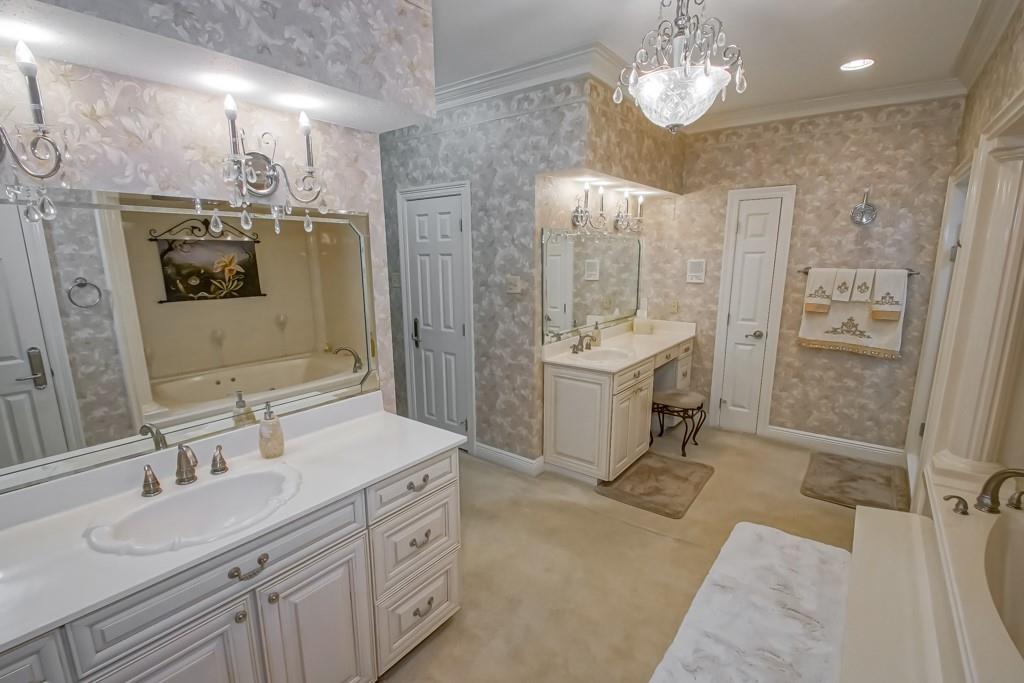 11111 LAKE FOREST Boulevard