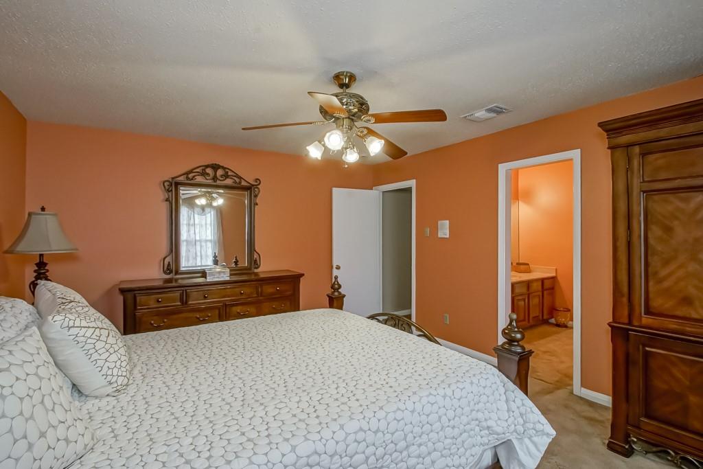 11111 LAKE FOREST Boulevard