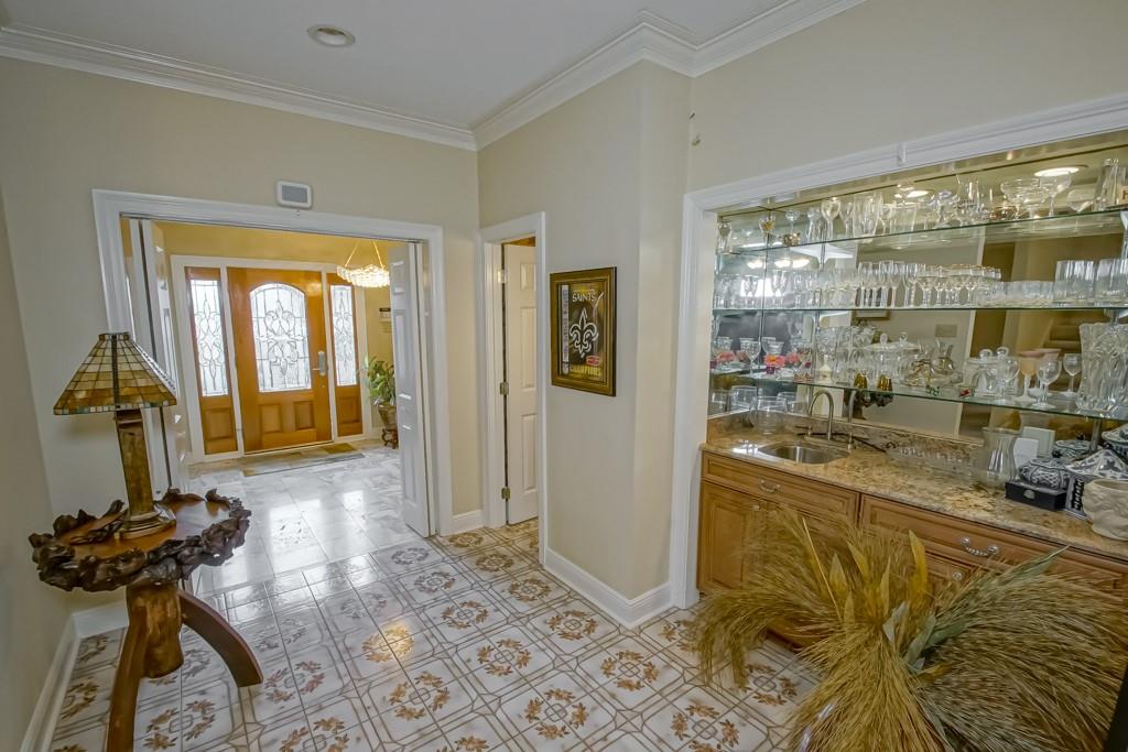 11111 LAKE FOREST Boulevard