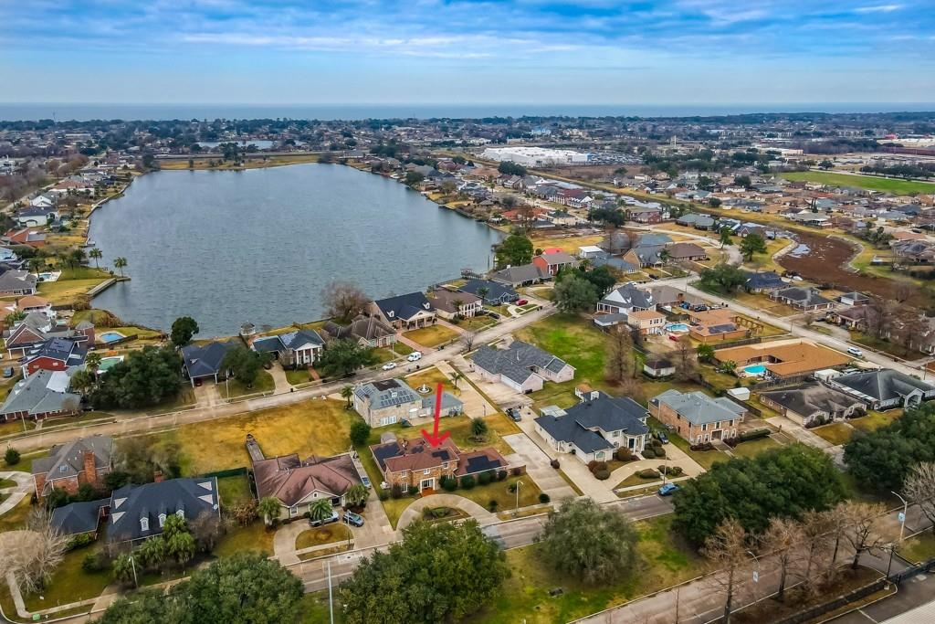 11111 LAKE FOREST Boulevard