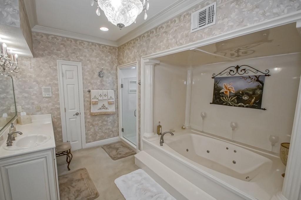 11111 LAKE FOREST Boulevard