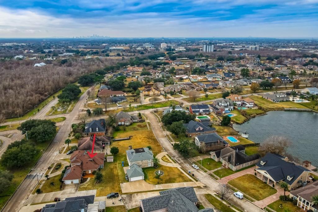 11111 LAKE FOREST Boulevard