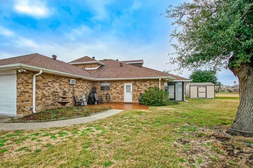 11111 LAKE FOREST Boulevard