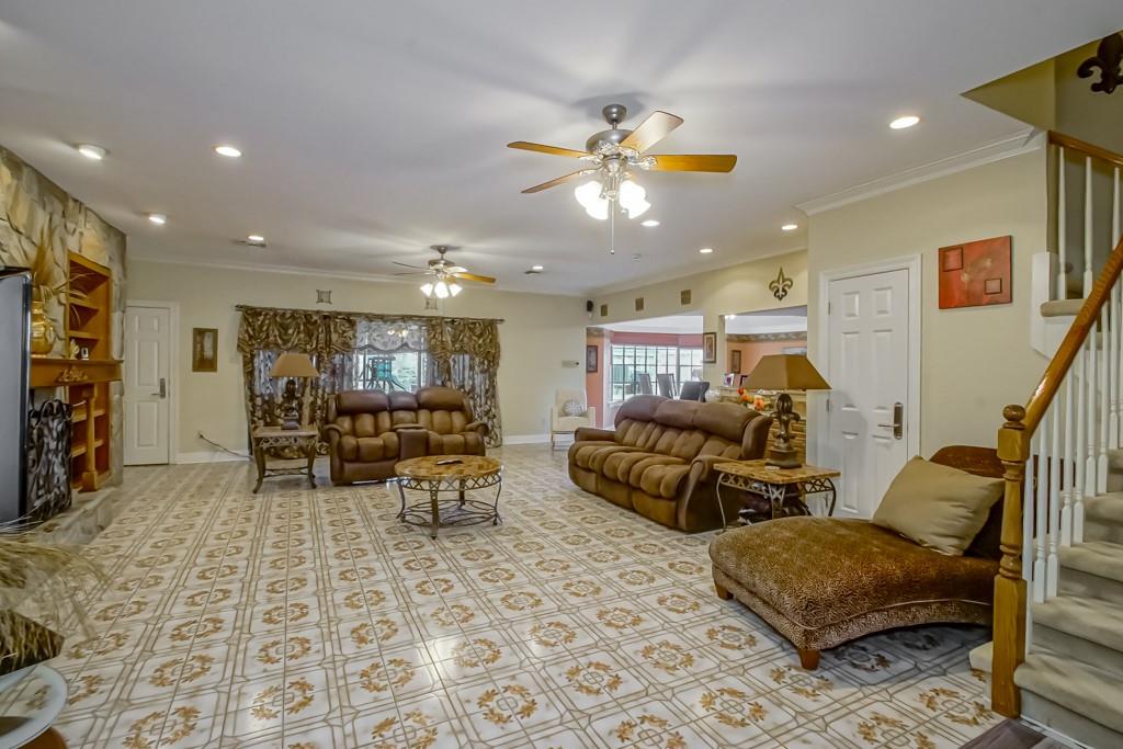 11111 LAKE FOREST Boulevard