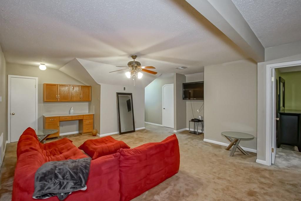 11111 LAKE FOREST Boulevard