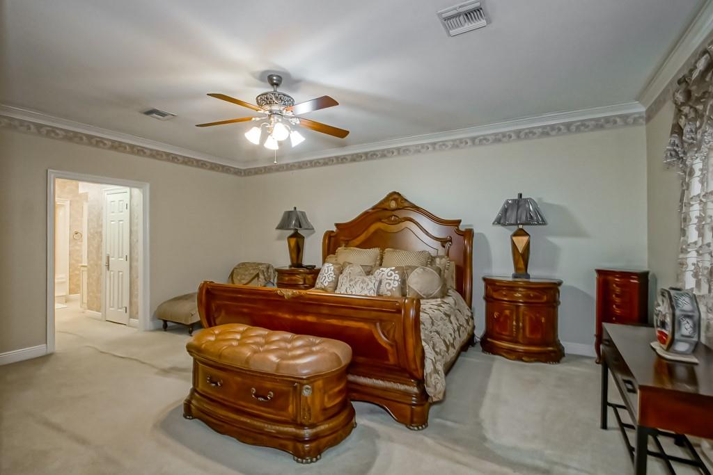 11111 LAKE FOREST Boulevard