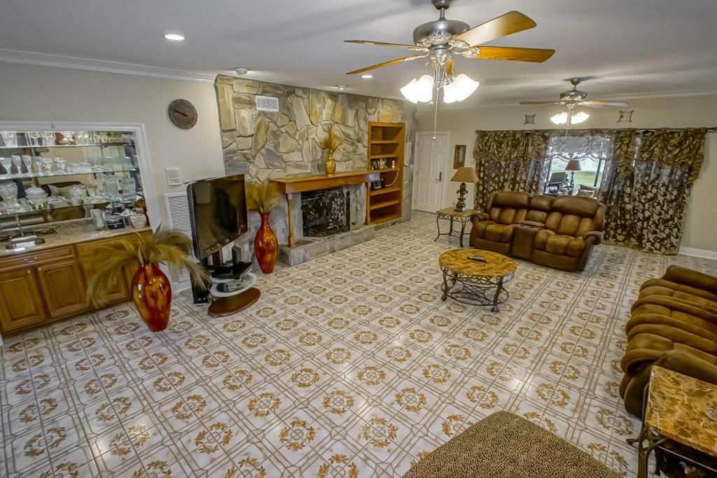 11111 LAKE FOREST Boulevard