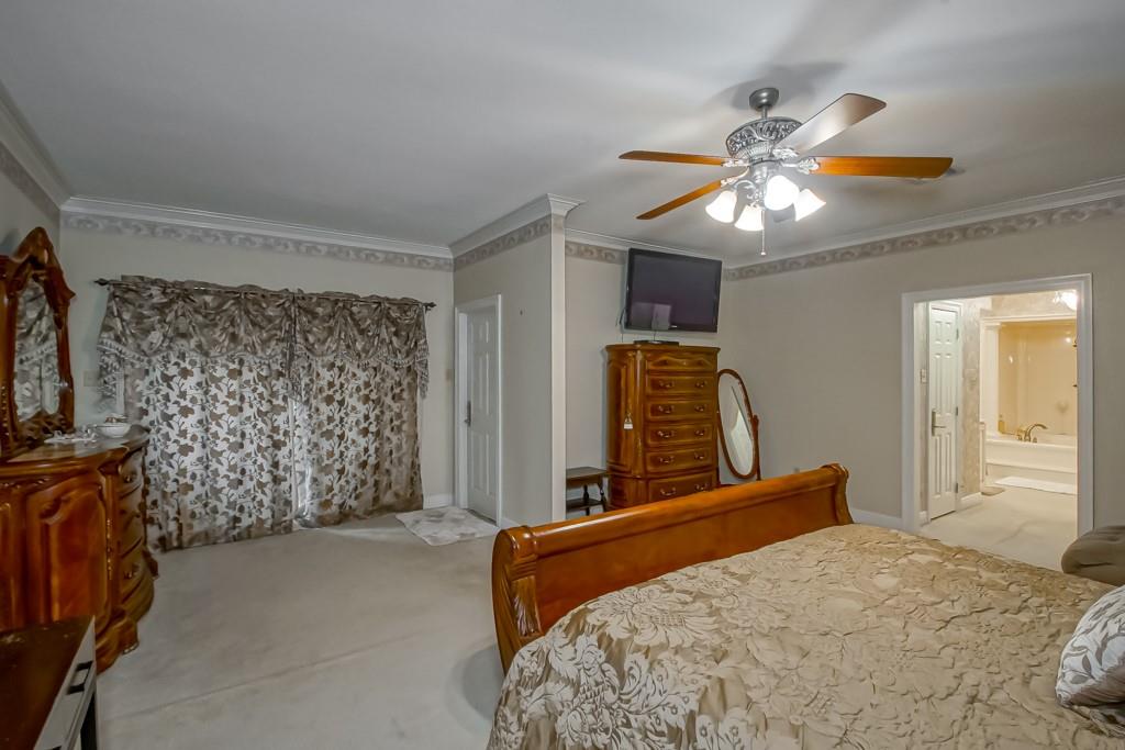 11111 LAKE FOREST Boulevard