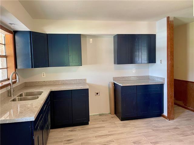 140 E 12TH Street