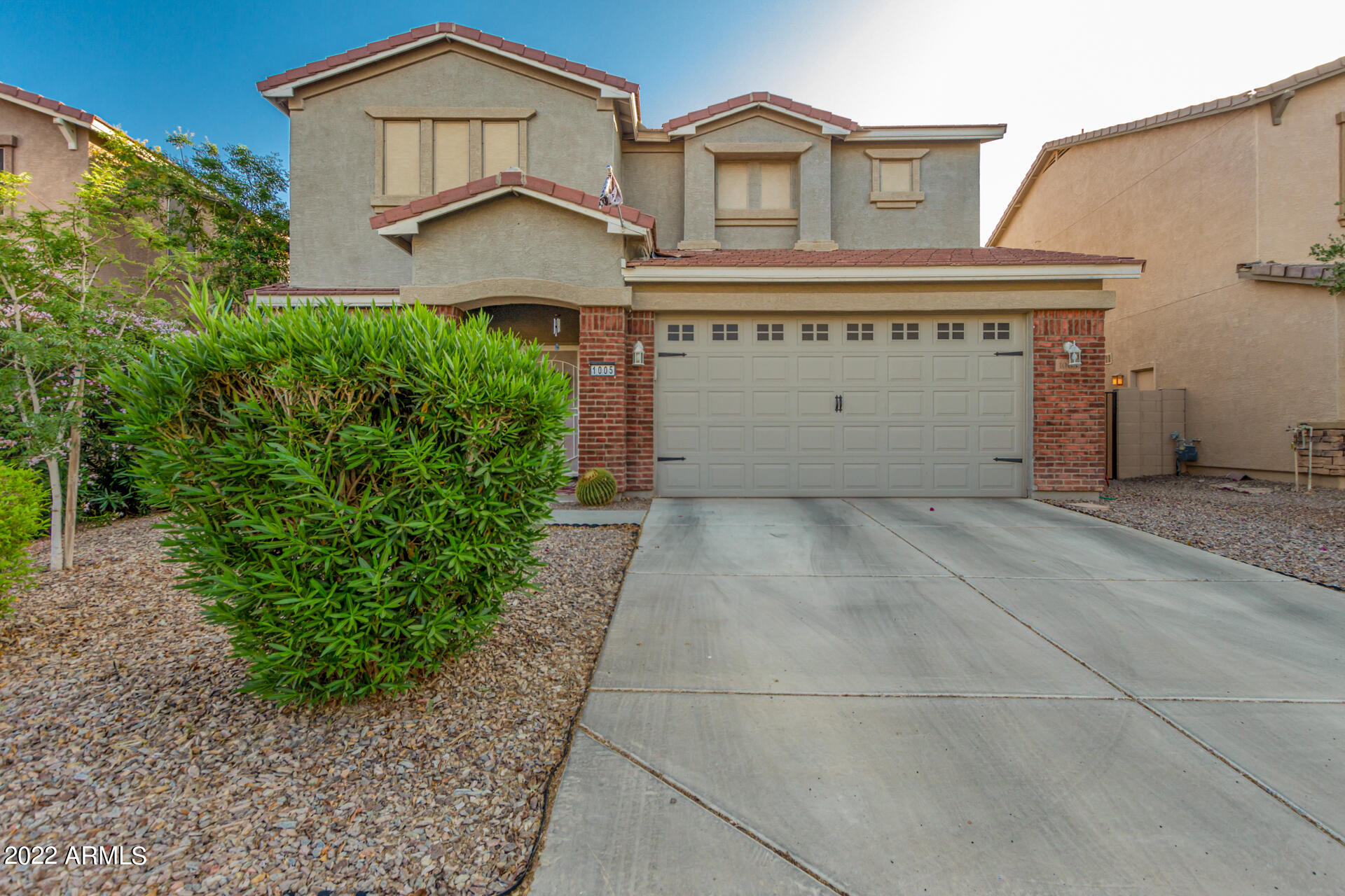 1005 E Nickleback Street