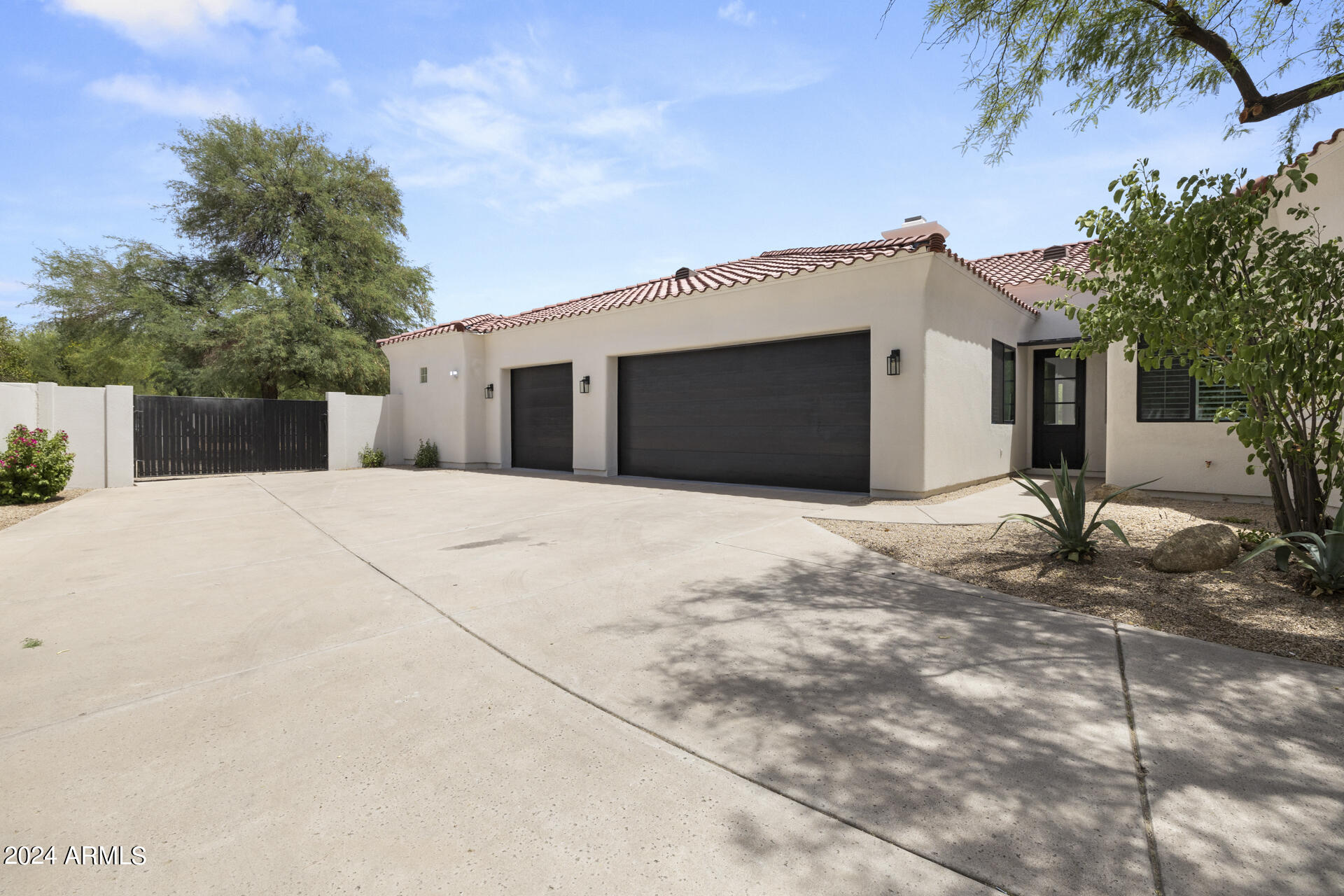 8518 E WOOD Drive