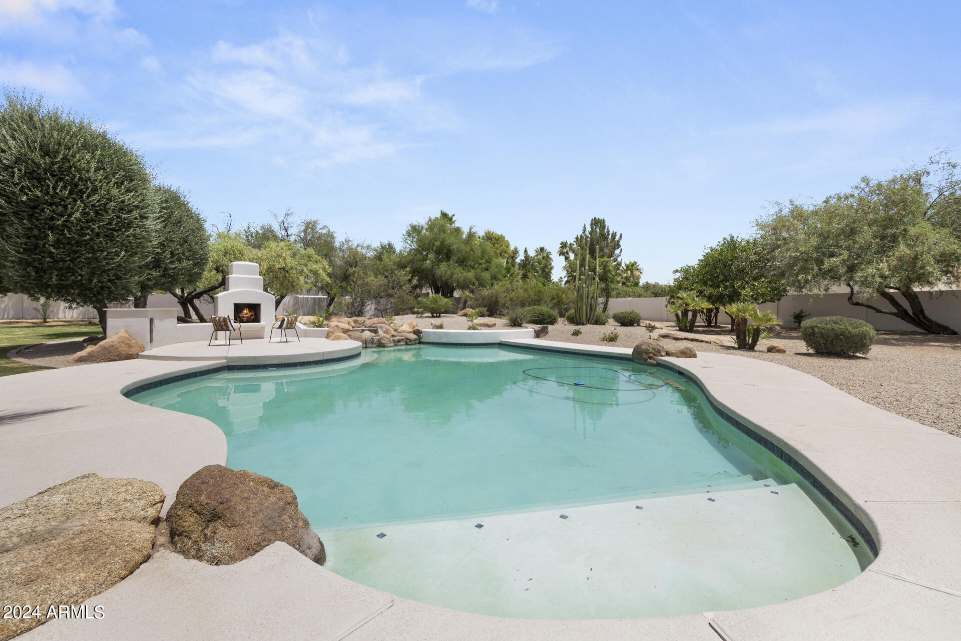 8518 E WOOD Drive