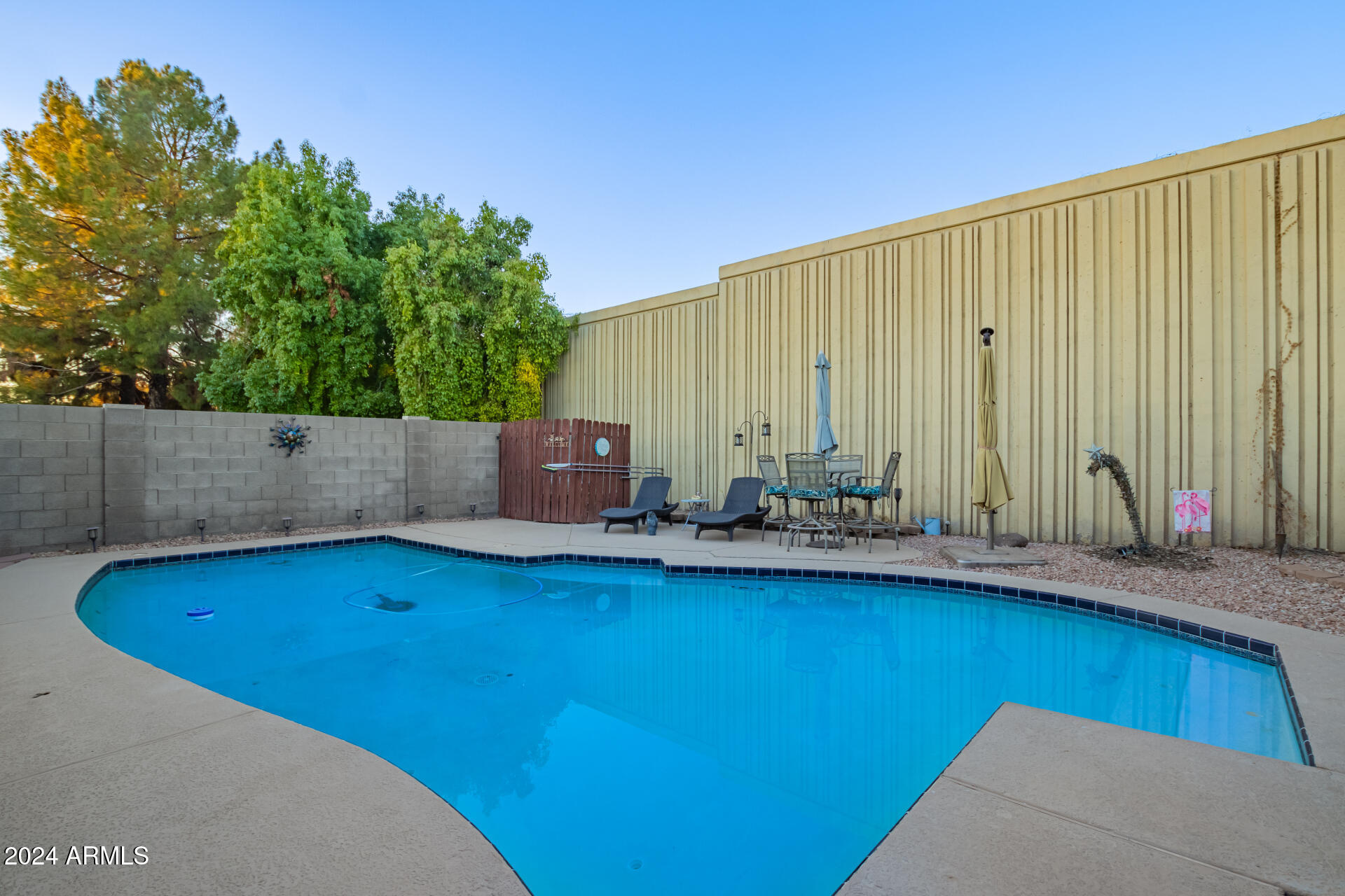 936 E ESCUDA Drive