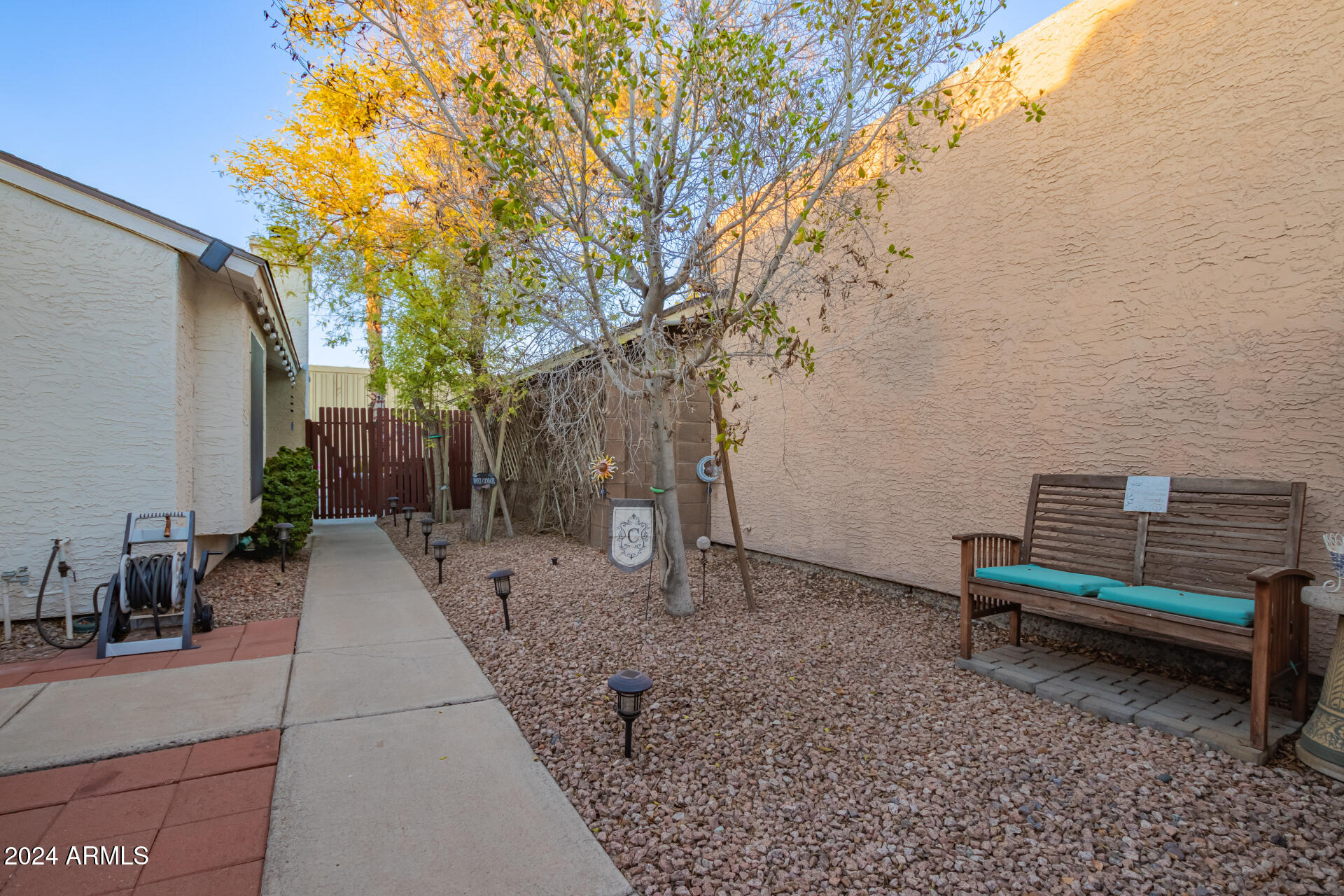 936 E ESCUDA Drive