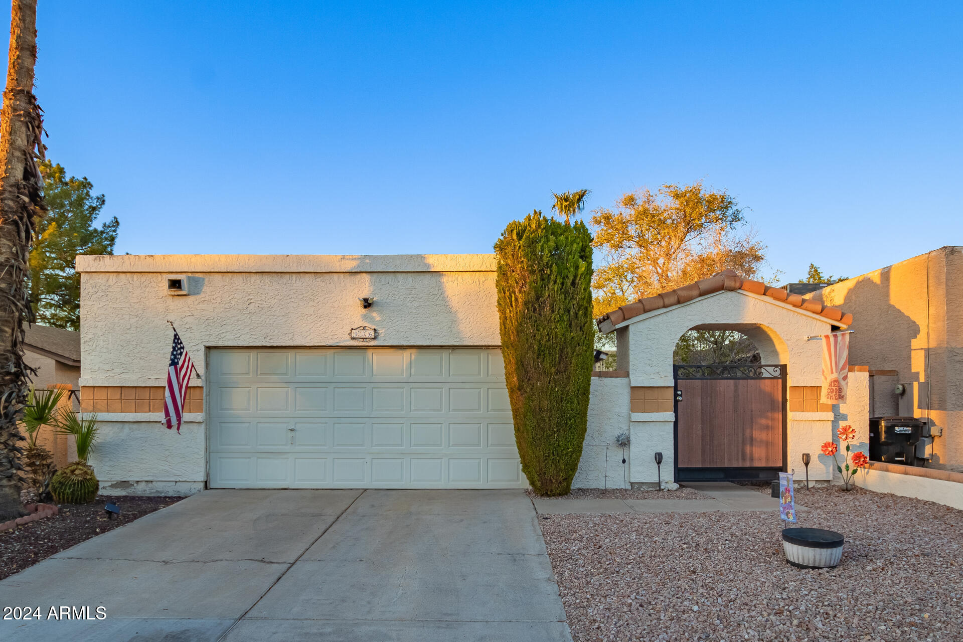 936 E ESCUDA Drive