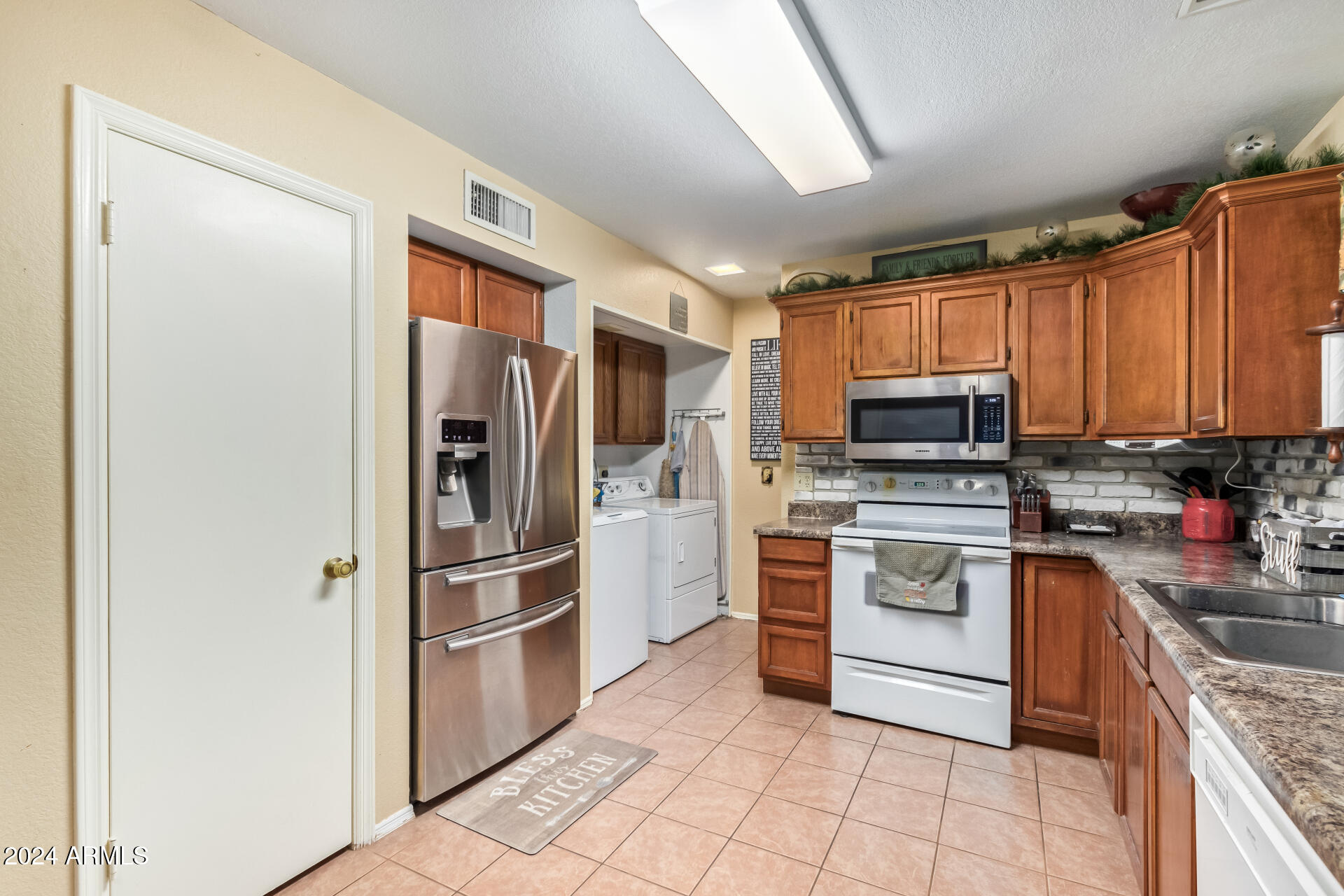 936 E ESCUDA Drive