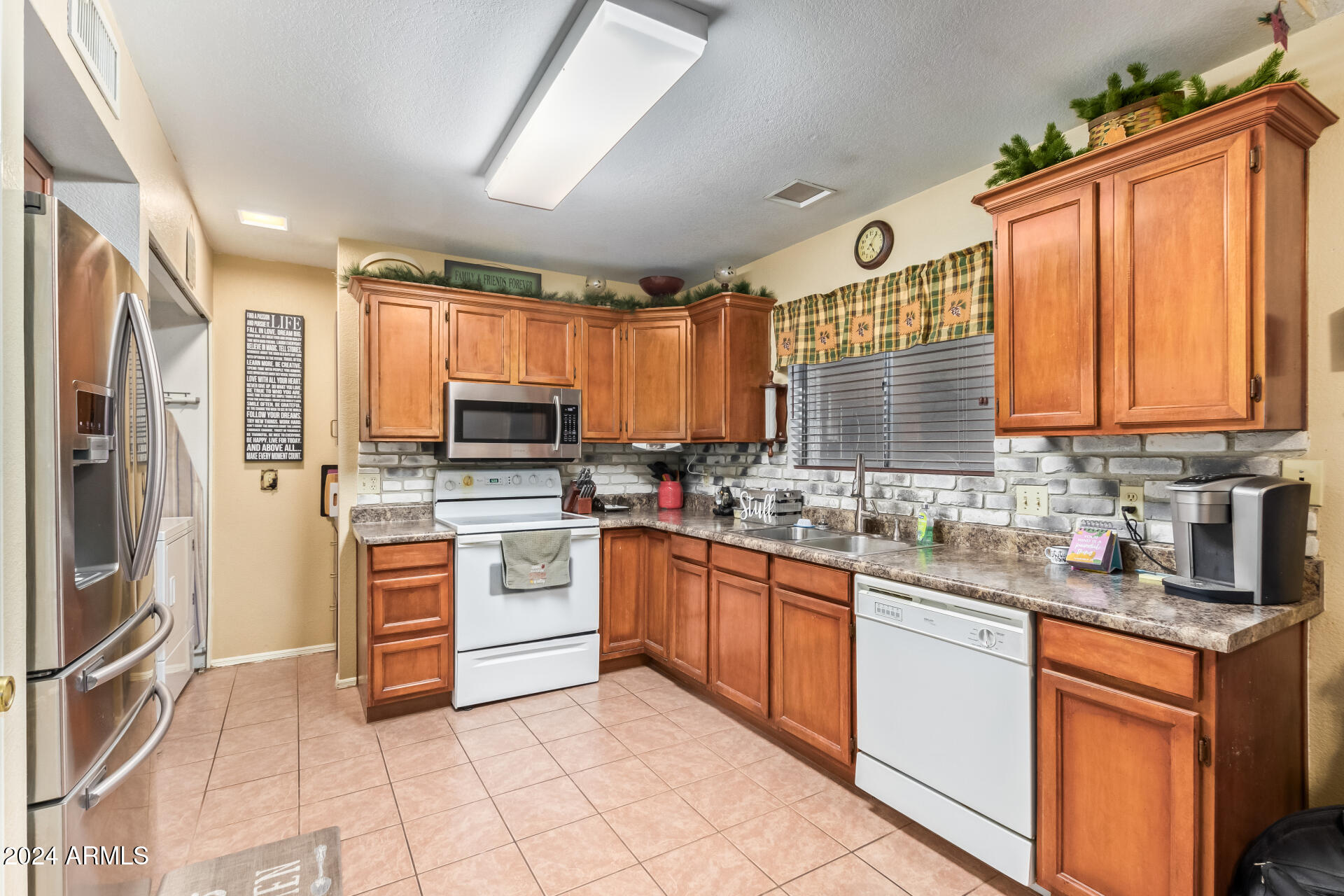 936 E ESCUDA Drive