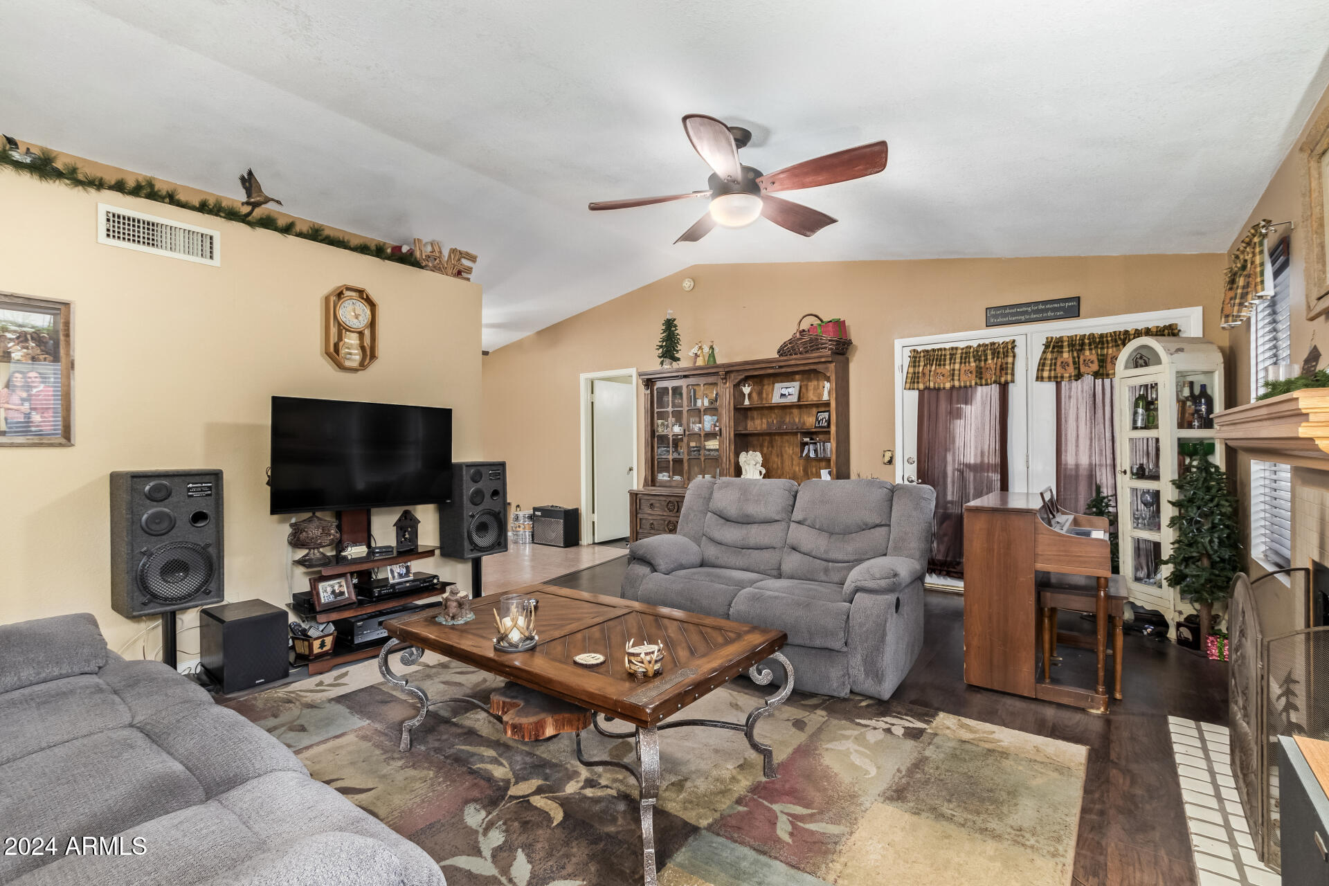 936 E ESCUDA Drive