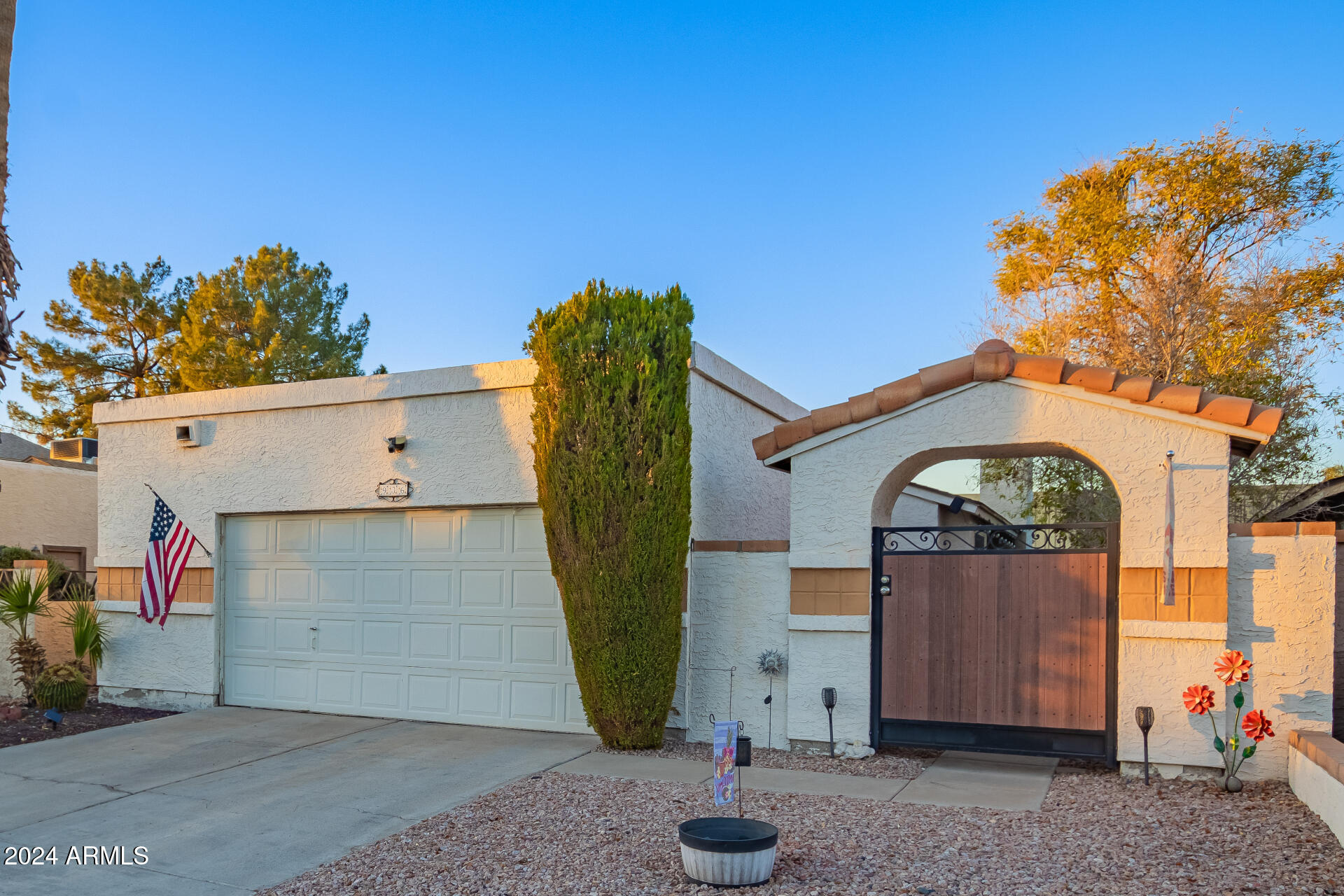 936 E ESCUDA Drive