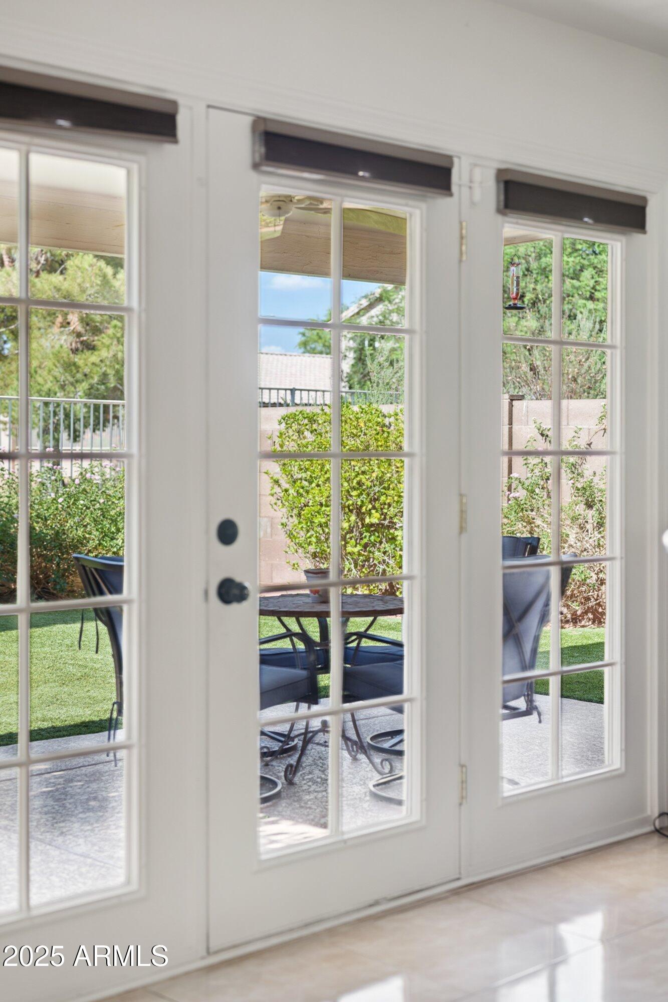 1592 W SHANNON Court