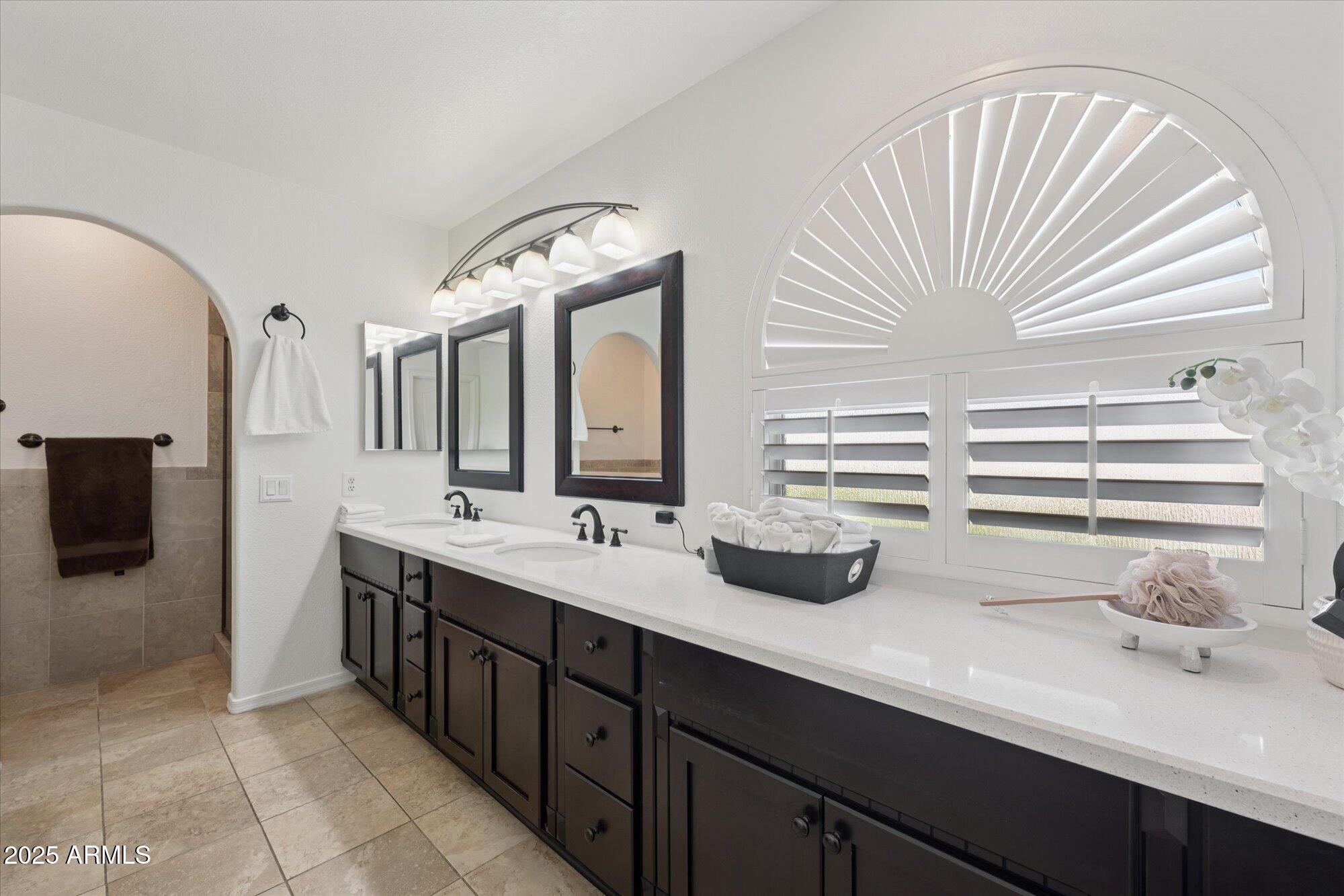 1592 W SHANNON Court