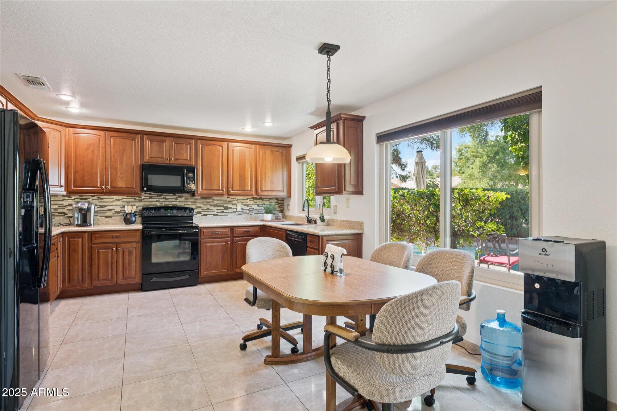 1592 W SHANNON Court