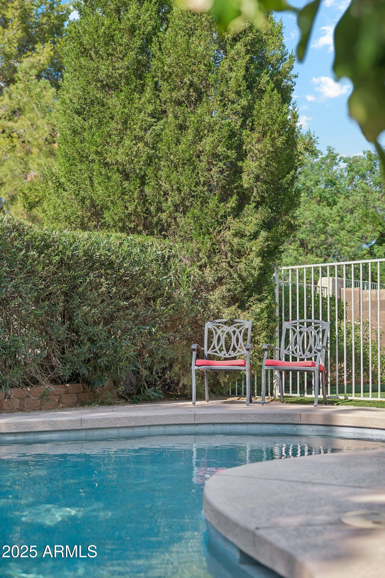 1592 W SHANNON Court