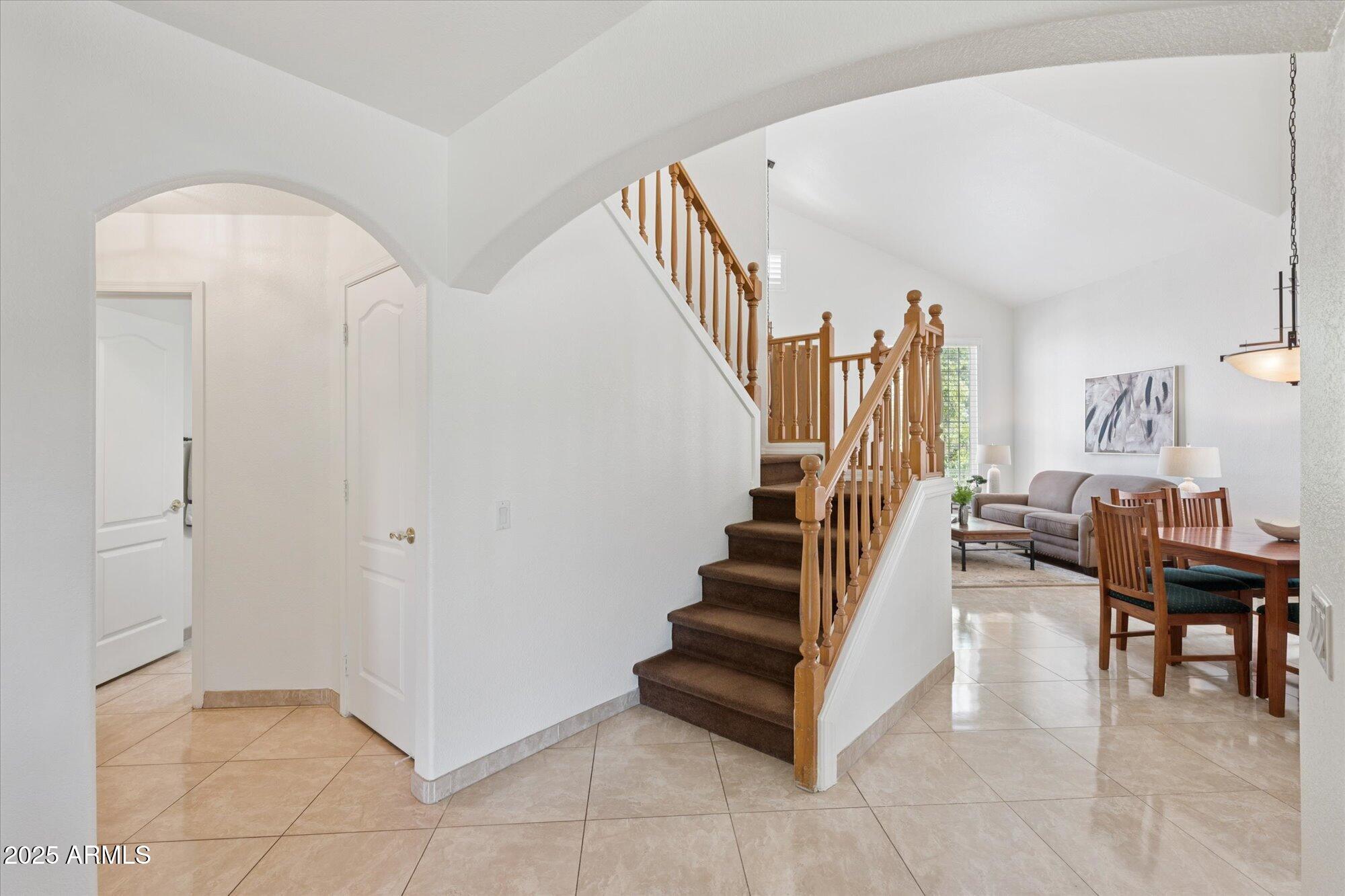 1592 W SHANNON Court