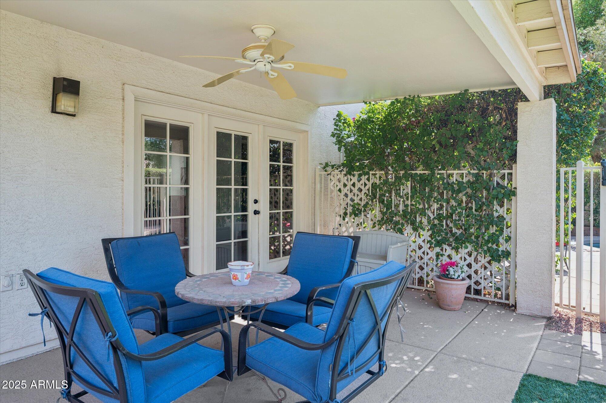 1592 W SHANNON Court