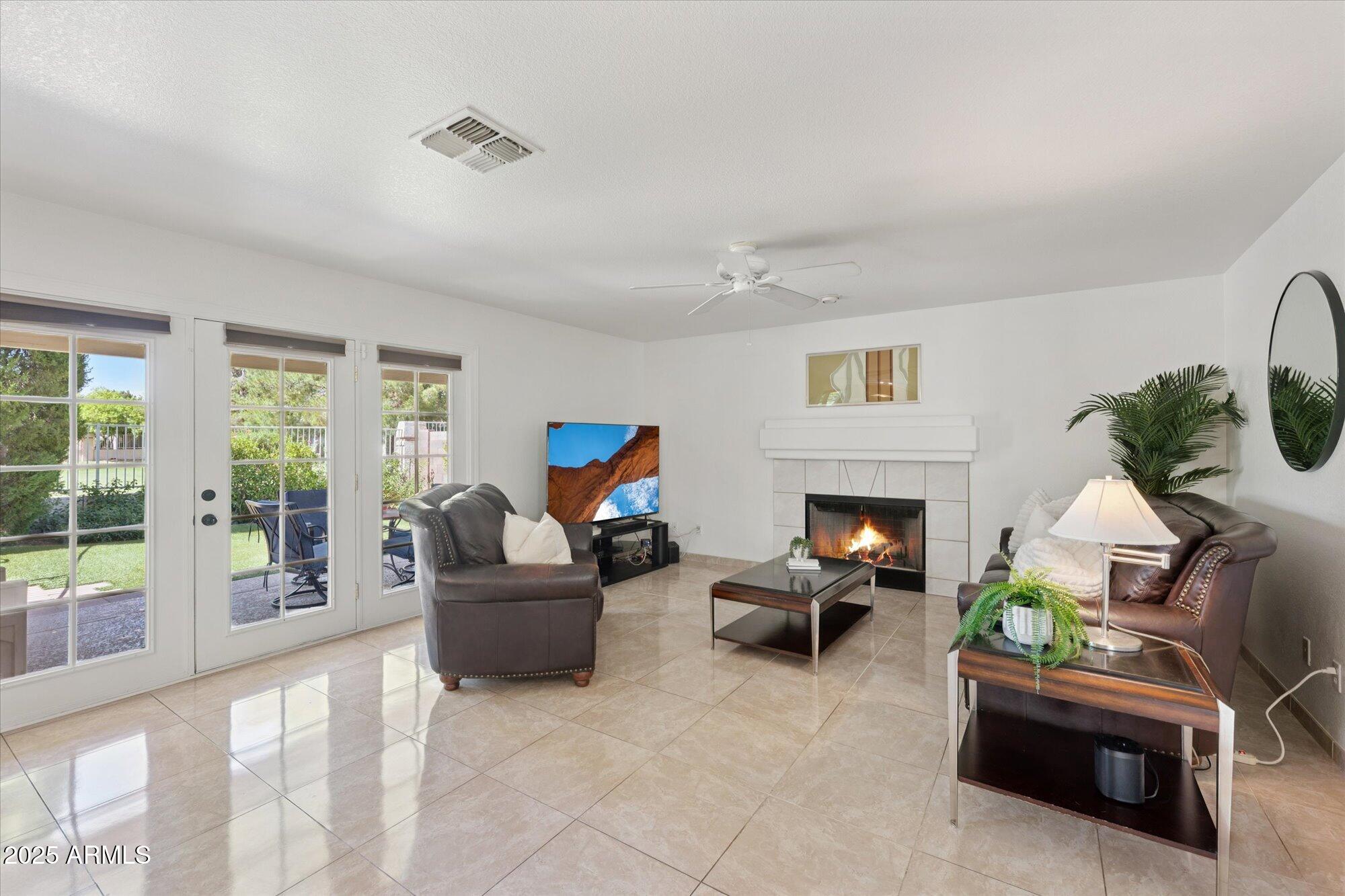 1592 W SHANNON Court